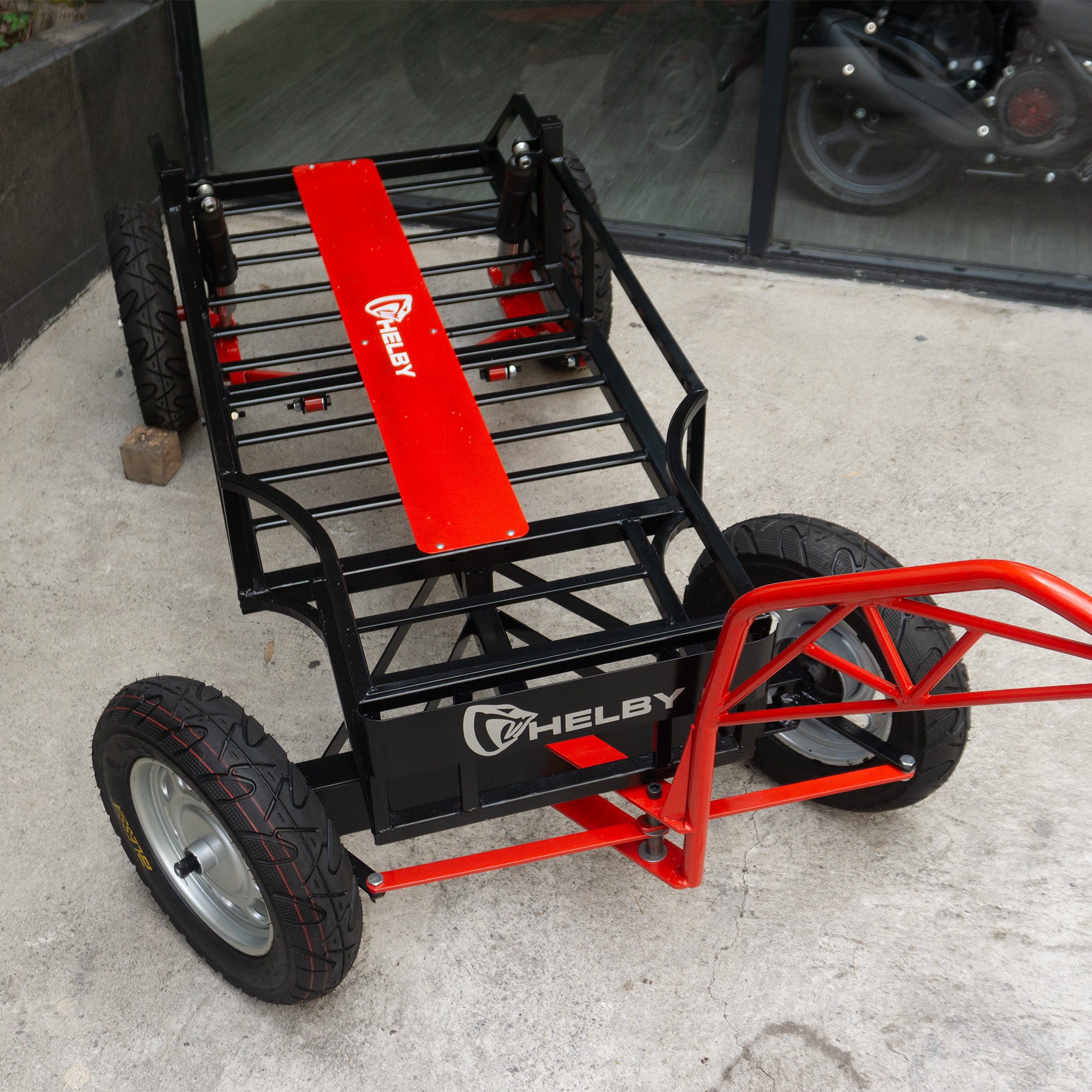 REMOLQUE 4 LLANTAS CON SUSPENSIÓN  INVERTIDA TRASERA