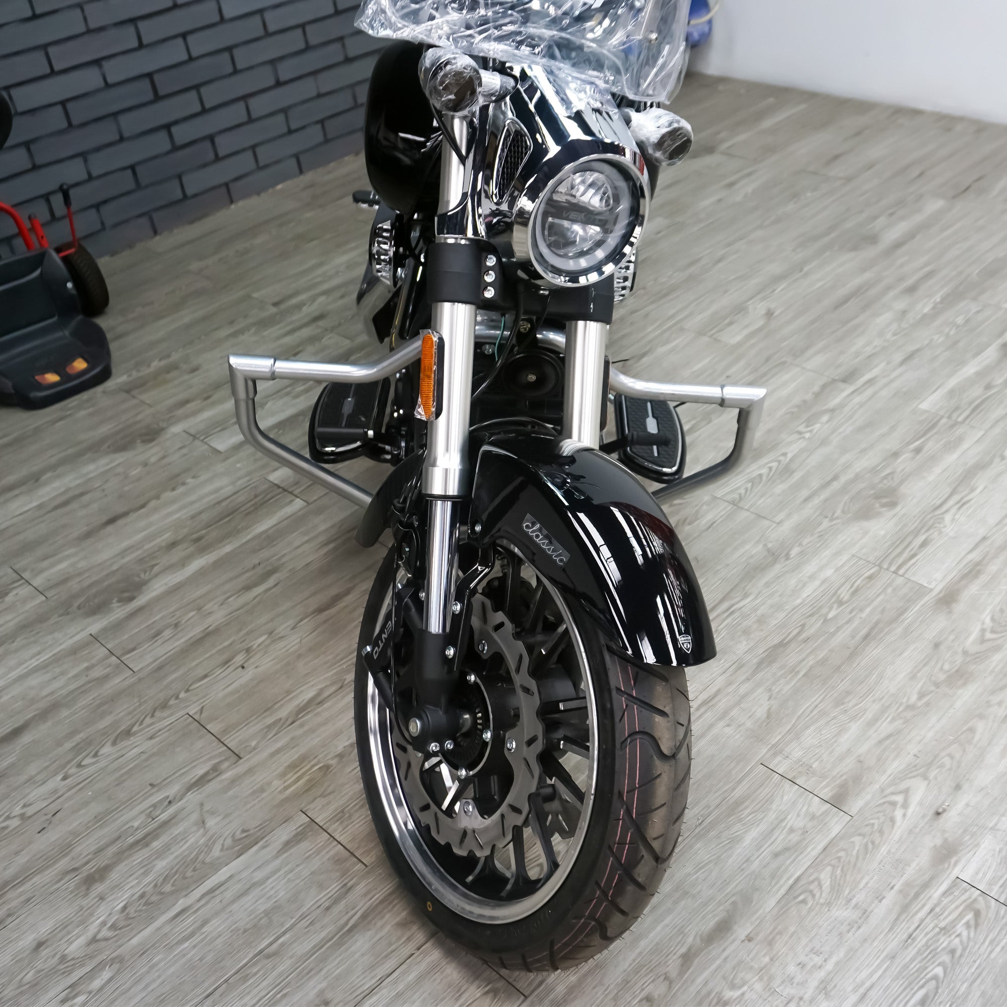 DEFENSA COLT SHELBY 2026 GRIS